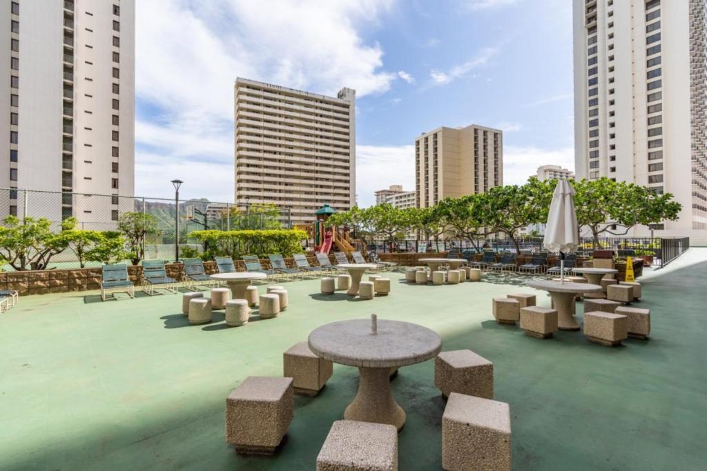 Appartement Waikiki Banyan W-Ocean Views With Free Parking! à Honolulu Extérieur photo