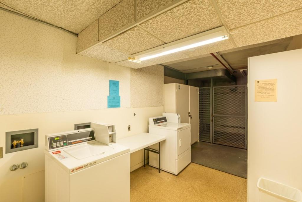Appartement Waikiki Banyan W-Ocean Views With Free Parking! à Honolulu Extérieur photo